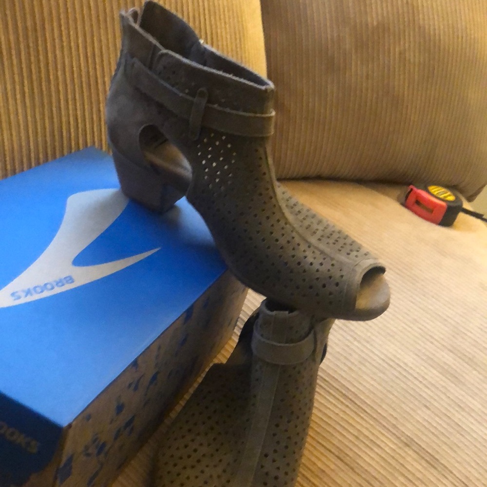Earth shoes
